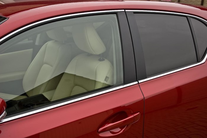 Тонировать стекла в автомобиле (фото)